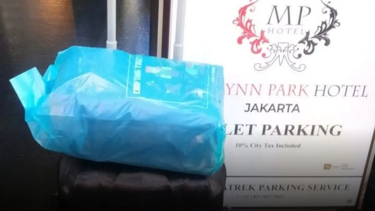 Luggage tag West Laundry Express – pickup laundry dari hotel berbintang